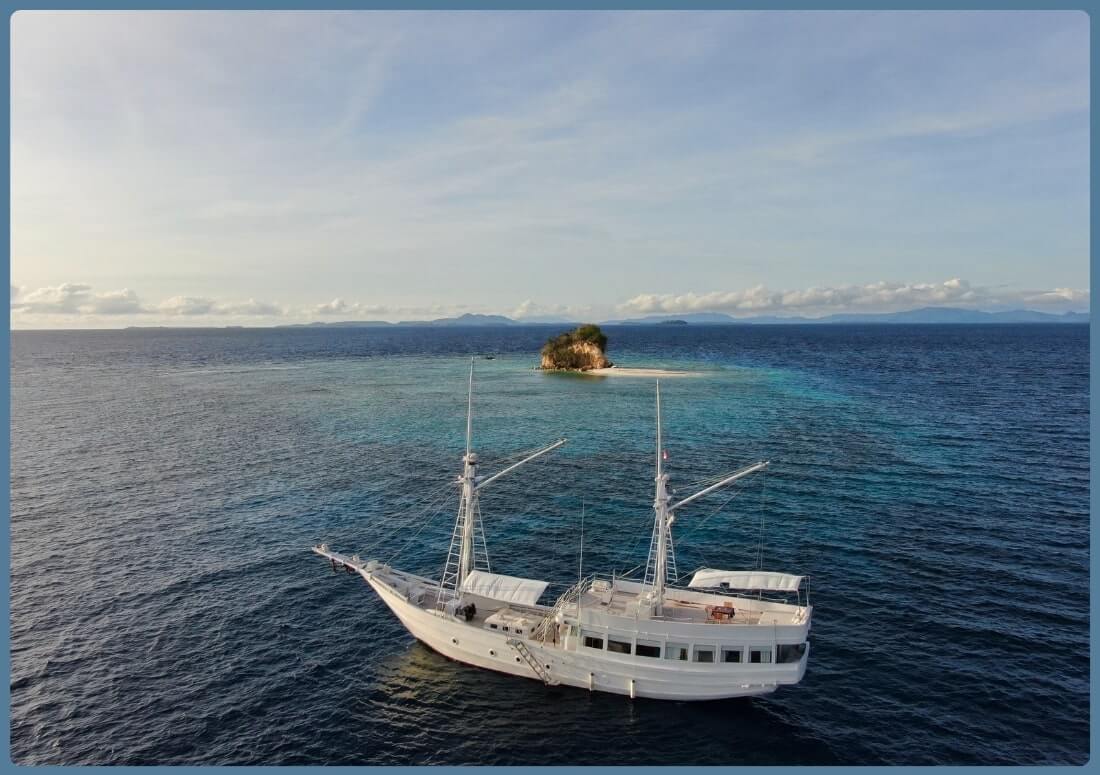 Honeymoon Romance in Indonesia: 4 Day Private Cruise